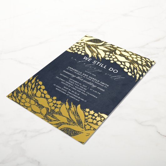 Goud en marineblauw We trekken nog steeds Jubileum Folie Uitnodiging (Gedraaid)