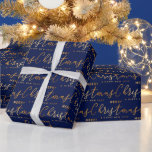 Goud en Navy Blue Merry Christmas Word Art Cadeaupapier<br><div class="desc">Dit elegante en glamoureuze inpakpapier is veelzijdig en kan worden gebruikt voor het geven van geschenken of kunst- en ambachtelijke projecten. Het is ideaal voor elke gelegenheid zoals kerst, verjaardagen, bruiloften, vrijgezellenfeesten, baby showers, jubilea of algemene geschenken. Het ontwerp is voorzien van gouden schrift woordkunst op een marineblauwe achtergrond. Perfect...</div>