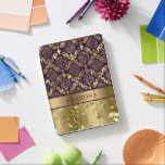 Goud en Paars Floral Damascus & Swirls iPad Pro Cover<br><div class="desc">Elegant goud en diepe paarse vodder- en zwenvormig ontwerp met aanpasbaar monogram.</div>