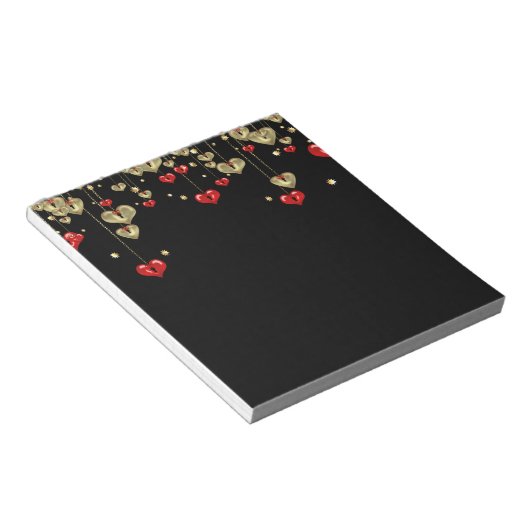 Goud en rood hart op zwarte achtergrond notitieblok (Schuin)