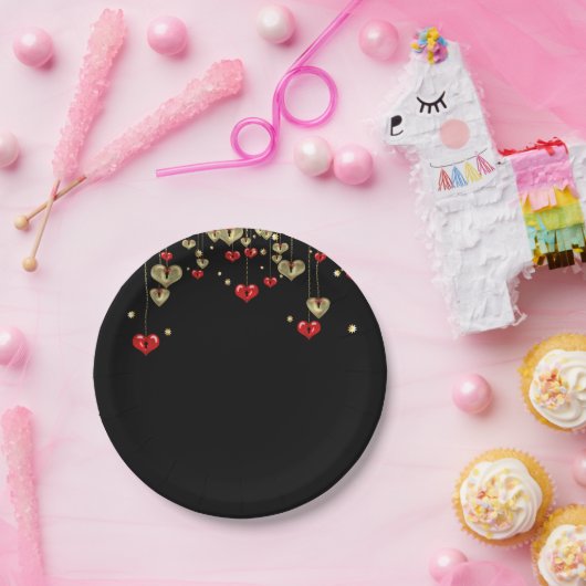 Goud en rood hart op zwarte achtergrond papieren bordje (Feest)