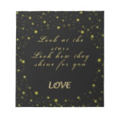 Goud en sparkles sterren op zwart notitieblok (Voorkant)