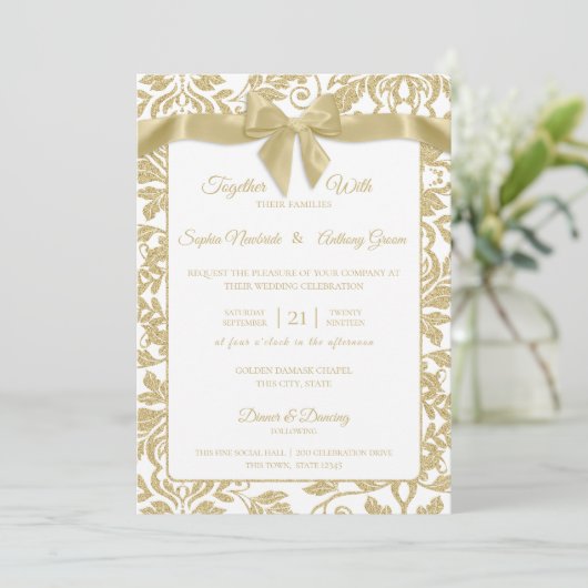 Goud en Wit Damast en Bow Bruiloft Kaart (Staand voorkant)
