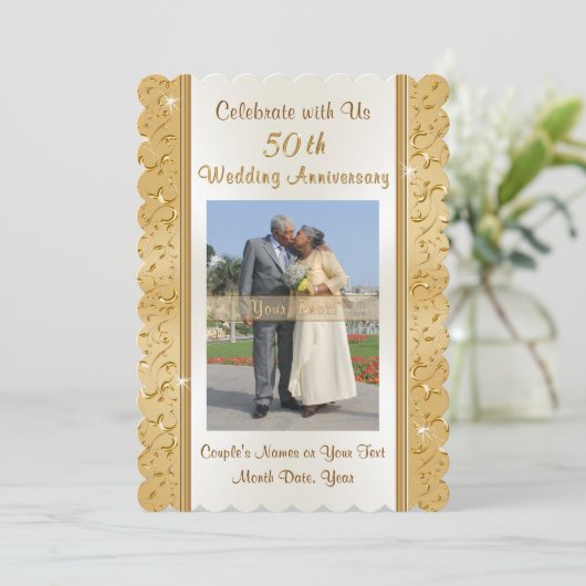Goud en Wit Foto 50e Verjaardags Uitnodigingen (Staand voorkant)