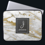 Goud en wit marmer Elegant Monogram Laptop Sleeve<br><div class="desc">Goud en wit Faux Marble Elegant Monogram Hoesje. Dit hoesje kan worden aangepast om uw initiaal en volledige naam op te nemen.</div>