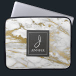 Goud en wit marmer Elegant Monogram Laptop Sleeve<br><div class="desc">Goud en wit Faux Marble Elegant Monogram Hoesje. Dit hoesje kan worden aangepast om uw initiaal en volledige naam op te nemen.</div>