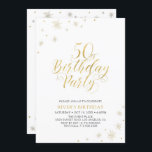 Goud en wit | Modern Chic 50th Birthday Party Kaart<br><div class="desc">Laten we je speciale dag vieren met deze stijlvolle gouden 50ste verjaardag uitnodiging. In dit ontwerp is chic gold typografie op de voorzijde en gouden glans te zien met een foto op de achterzijde. Vervang de steekproeffoto met van u of schrap als u het niet wilt. De achtergrondkleur wordt geplaatst...</div>