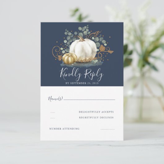 Goud en witte pompoenen herfst bruiloft RSVP (Staand voorkant)
