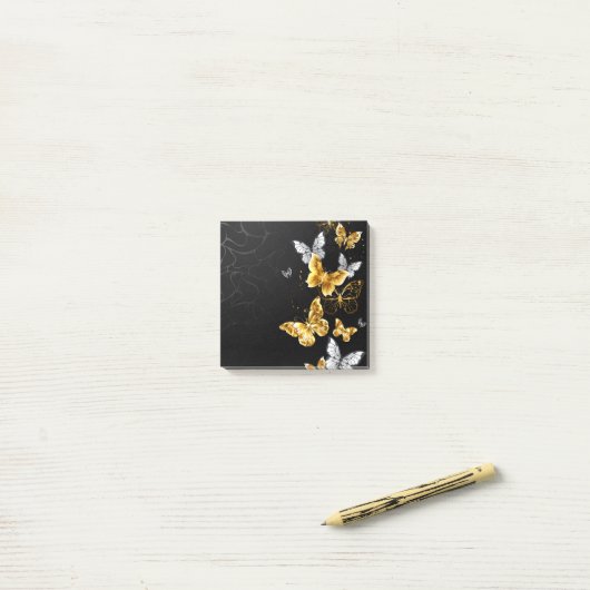 Goud en witte vlinders post-it® notes (Op bureau)