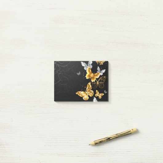 Goud en witte vlinders post-it® notes (Op bureau)