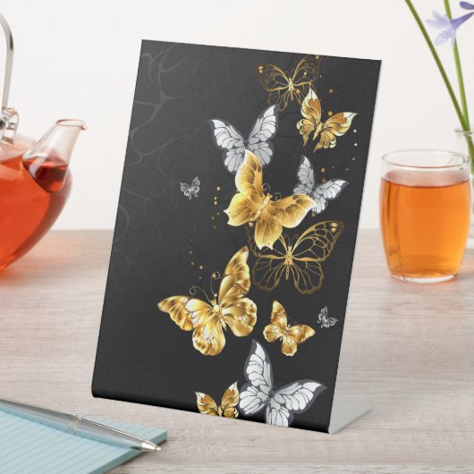 Goud en witte vlinders reclamebord met voetstuk (Insitu)