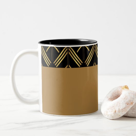 Goud en zwart Art Deco geometrisch pijlpatroon Tweekleurige Koffiemok (Met donut)