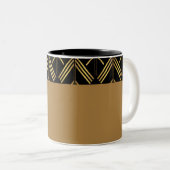 Goud en zwart Art Deco geometrisch pijlpatroon Tweekleurige Koffiemok (Voorkant rechts)
