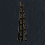 Goud en zwart Elegant tropische ananas Stropdas<br><div class="desc">Dit ontwerp werd gecreeerd door digitale kunst. Het kan worden gepersonaliseerd door de aanpassingsknoop te klikken en de kleur te veranderen, een naam, initialen of uw favoriete woorden toe te voegen. Neem contact met me op colorflowcreations@gmail.com als je dit ontwerp op een ander product wilt gebruiken. Koop mijn oorspronkelijke abstracte...</div>