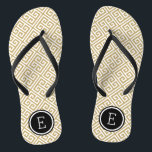 Goud en zwart Grieks sleutelmonogram Teenslippers<br><div class="desc">Aangepast gedrukte flip flop sandalen met een stijlvol,  modern Grieks sleutelpatroon en uw aangepast monogram of andere tekst in een cirkelvormige lijst. Klik aanpassen het om tekstdoopvonten en kleuren te veranderen of uw eigen afbeeldingen toe te voegen om unieke één van een soortontwerp te creëer!</div>