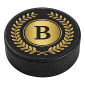 Goud en zwart monogram met lauwerkrans hockey puck (3/4)