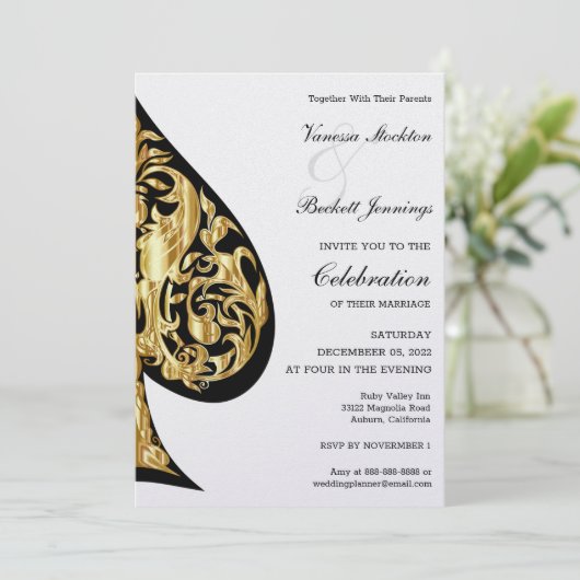 Goud en Zwart Spade Bruiloft Uitnodiging (Staand voorkant)