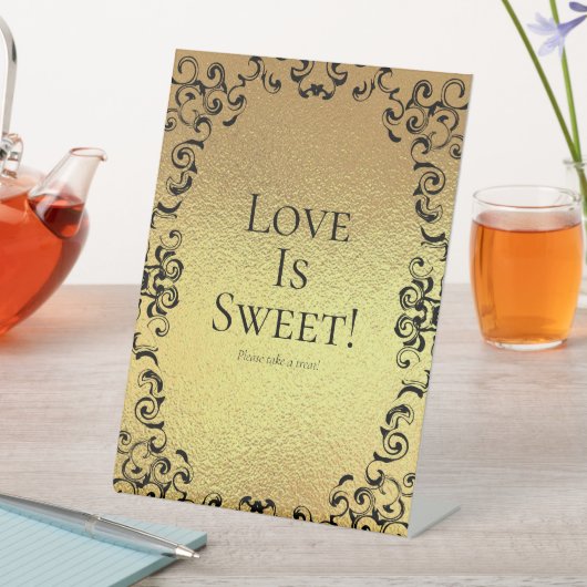 Goud en zwart weddenschap reclamebord met voetstuk (Insitu)