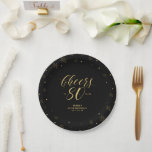 Goud en zwarte sparkle Cheers 80th Birthday Party Papieren Bordje<br><div class="desc">Dit aangepaste papieren bord voegt stijlvolle details toe aan uw speciale dag. Dit ontwerp is voorzien van een gladde grafische vormgeving en typografie "Cheers to 80 years" in een gouden folie. Ideaal voor een modern gouden thema op het 80ste verjaardagsfeestje. In mijn winkel BaraBomDesign zijn ook uitnodigingen en kantoorbenodigdheden beschikbaar....</div>