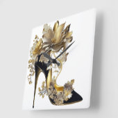 GOUD EN ZWARTE STILETTO HOUDT MET STROMEN VIERKANTE KLOK (Hoek)