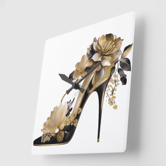 GOUD EN ZWARTE STILETTO HOUDT MET STROMEN VIERKANTE KLOK (Hoek)