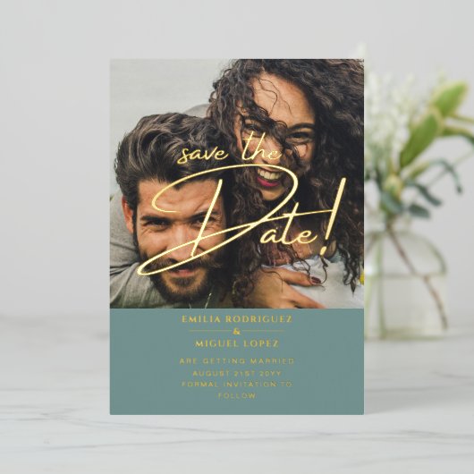 Goud Folie Foto Overlay Salie Bewaar Datum Trouwda Folie Uitnodiging (Staand Voorkant)
