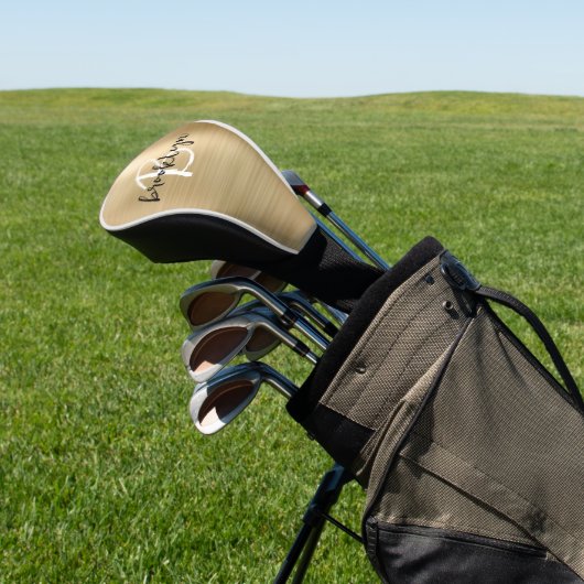 Goud geborsteld metaal zwart wit script monogram  golfheadcover (Insitu)