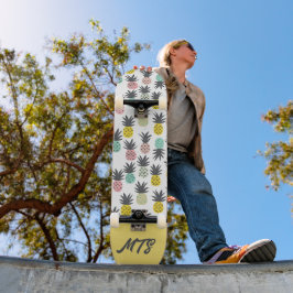 Goud Gele Vintage Ananas Patroon Monogram Persoonlijk Skateboard