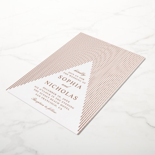 Goud geometrisch huwelijk. Elegant moderne winter Folie Uitnodiging (Gedraaid)