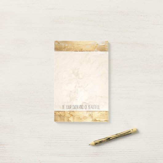 Goud geschilderd post-it® notes (Op bureau)