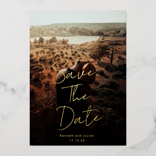 Goud geschreven eigen namen Foto opslaan Datum Folie Uitnodiging (Voorkant)