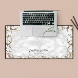Goud Glitter Marmer Elegant Patroon Bedrijfsnaam Bureaumat<br><div class="desc">Breng een vleugje verfijning naar uw werkruimte met deze elegante witte marmeren en gouden glitterbureaumat,  met faux gouden kleuren,  een elegante marmeren achtergrond en ruimte voor jouw naam of bedrijfsnaam. Gebruik deze stijlvolle kantoor bureaumat voor uw kleine bedrijf,  bedrijf kantoor of uw thuisbureau.</div>