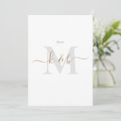 Goud & Grijs Monogram Swash Script Bruid Ouders Kaart (Staand voorkant)