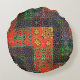 Goud groen en koraal tot bruin kaleidoscoop mozaïe rond kussen