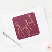 Goud JOYFUL op Cranberry Kerstmis Vierkante Sticker (Envelop)