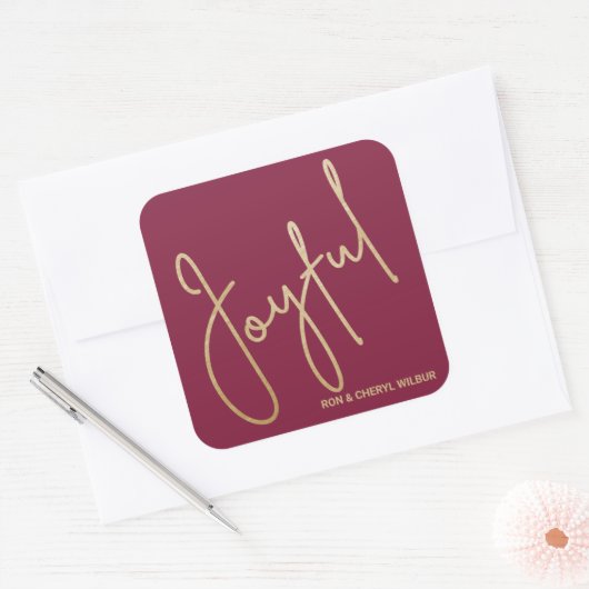 Goud JOYFUL op Cranberry Kerstmis Vierkante Sticker (Envelop)