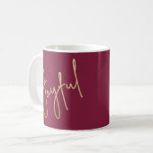 Goud JOYFUL Script op Cranberry Koffiemok (Voorkant links)