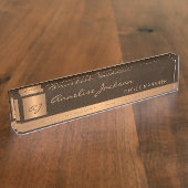 Goud, luxebruin leder, monogegrammeerd naambordje (Zijkant)