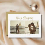 Goud Maritiem Paar Nautische Kerstfoto Feestdagenkaart<br><div class="desc">Deze kaart is perfect voor koppels die Kerstmis vieren aan het strand! Het heeft een prachtig gouden ontwerp en shows zeilboten op de achtergrond. De kaart voelt warm en vriendelijk aan, waardoor het geweldig is om liefde van je familie te sturen. Het is eenvoudig en modern, precies goed voor het...</div>