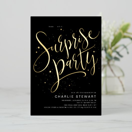 Goud Modern Script Elke leeftijd Verrassing Verjaa Folie Uitnodiging (Staand Voorkant)