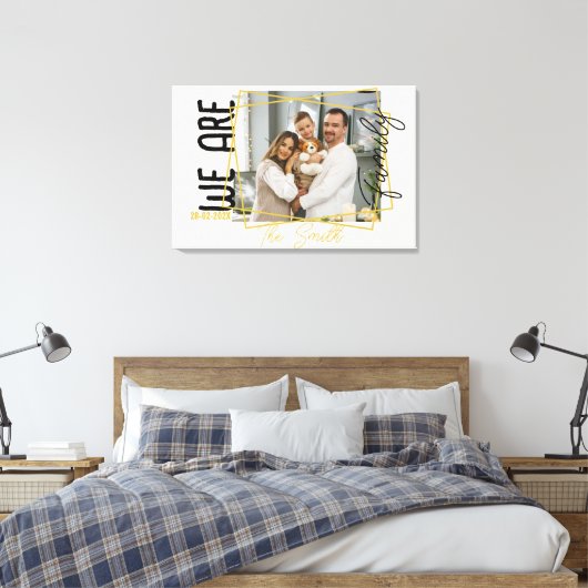 Goud Monogrammed wij zijn familie foto Canvas Afdruk (Insitu (Slaapkamer))