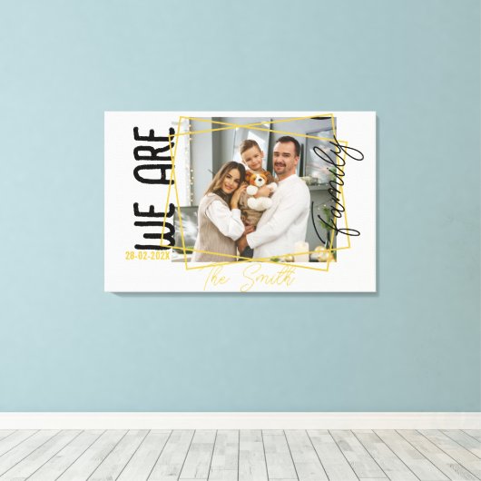Goud Monogrammed wij zijn familie foto Canvas Afdruk (Insitu (Houten vloer))