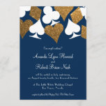 Goud op Navy Blue Las Vegas bruiloft uitnodiging<br><div class="desc">Faux gouden glitter en witte kaart pakken op een rijke marine blauwe achtergrond maken deze uitnodiging perfect voor een glitzy en romantische Las Vegas of casino thema bruiloft,  alles wat je nodig hebt is liefde en een getuige of twee!</div>