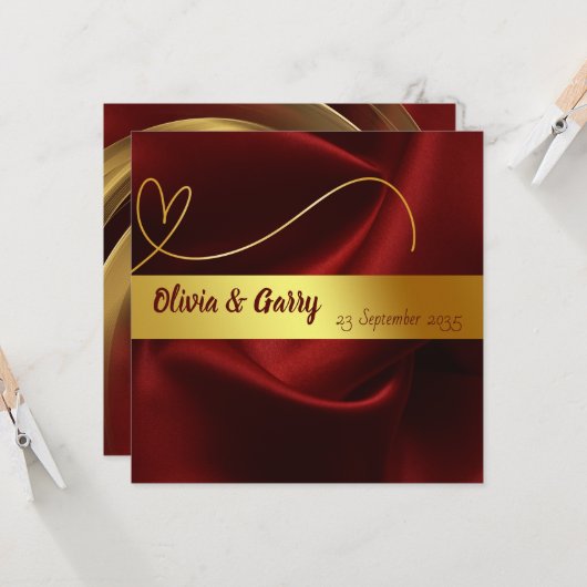 Goud op rode zijde gepersonaliseerde bruiloft uitn kaart (Voorkant / Achterkant in situ)