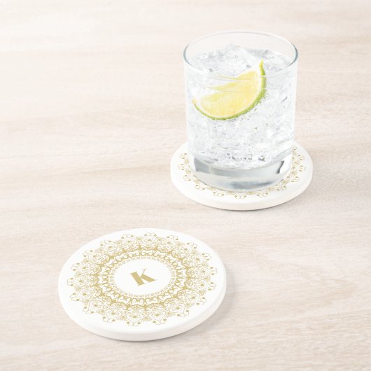 Goud op wit  cirkelvormig vormgegeven zandsteen onderzetter (Zijkant)