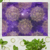 Goud & Paarse Galaxy Dharma Mandala Patroon Theedoek (Gevouwen)