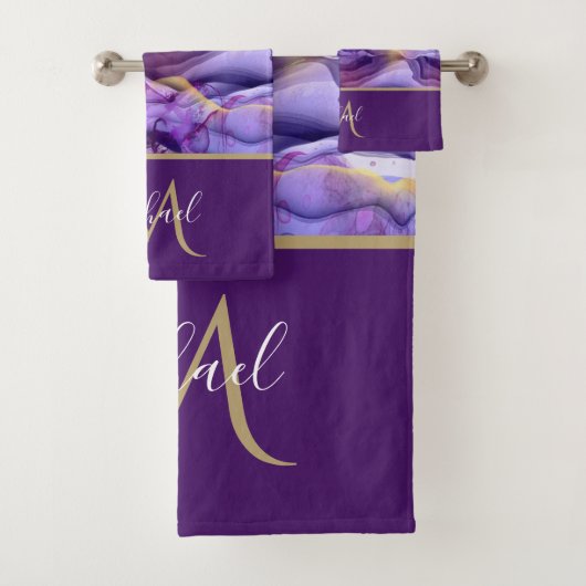 Goud & Paarse Marmer Agate & Monogram Luxe Bad Handdoek (Insitu)