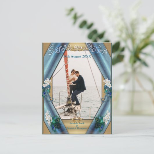 Goud, Peacock Feathers op Emerald Green Silk Aankondigingskaart (Staand voorkant)