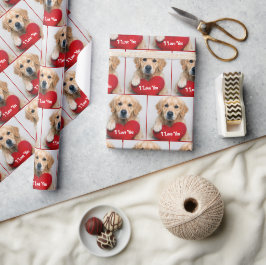 Goud Retriever Met Een Rode Hartkussen Cadeaupapier