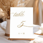 Goud Romantische Kalligrafie Bruiloft Nummer 5, Kaart<br><div class="desc">Tabel 5. Controleer alle beschikbare nummers. | Romantisch en elegant swirly kalligrafie bruiloft tafel nummer met initialen. Voor meer geavanceerde aanpassing van dit ontwerp,  klikt u op de BLUE DESIGN TOOL BUTTON hierboven!</div>